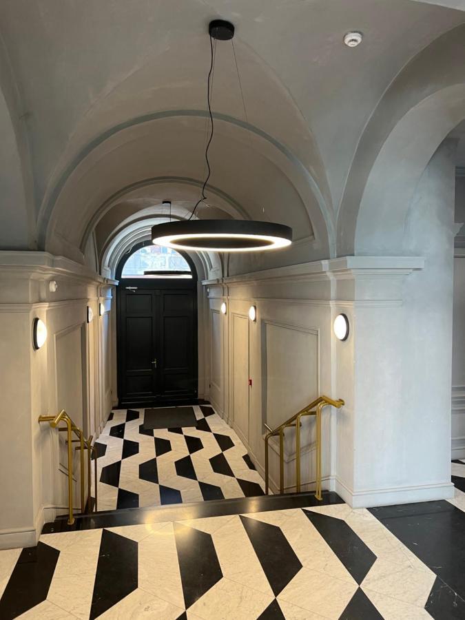 Luxe Central Studio With Pool, Parking & Ac Budapest Kültér fotó