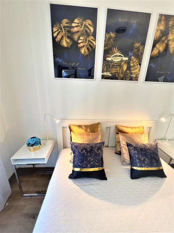 Luxe Central Studio With Pool, Parking & Ac Budapest Kültér fotó