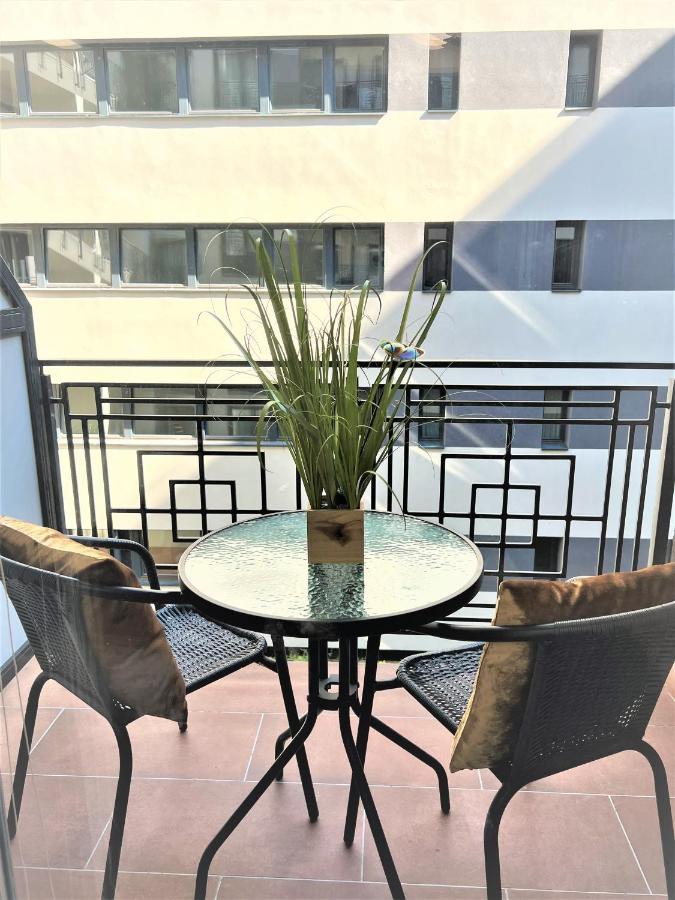 Luxe Central Studio With Pool, Parking & Ac Budapest Kültér fotó