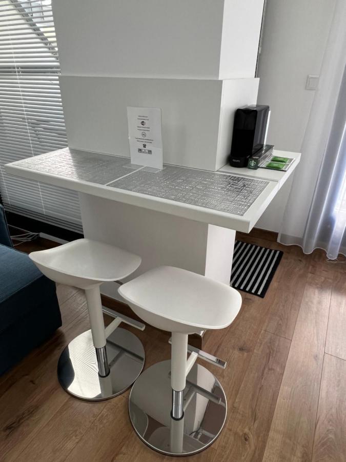 Luxe Central Studio With Pool, Parking & Ac Budapest Kültér fotó