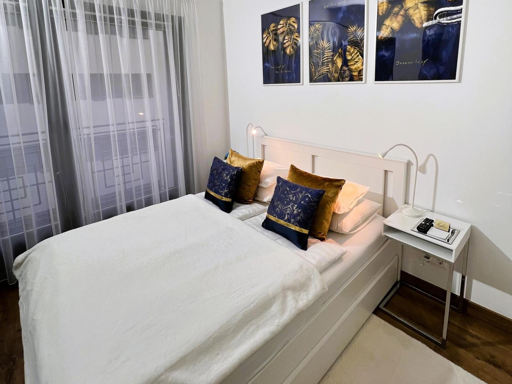 Luxe Central Studio With Pool, Parking & Ac Budapest Kültér fotó