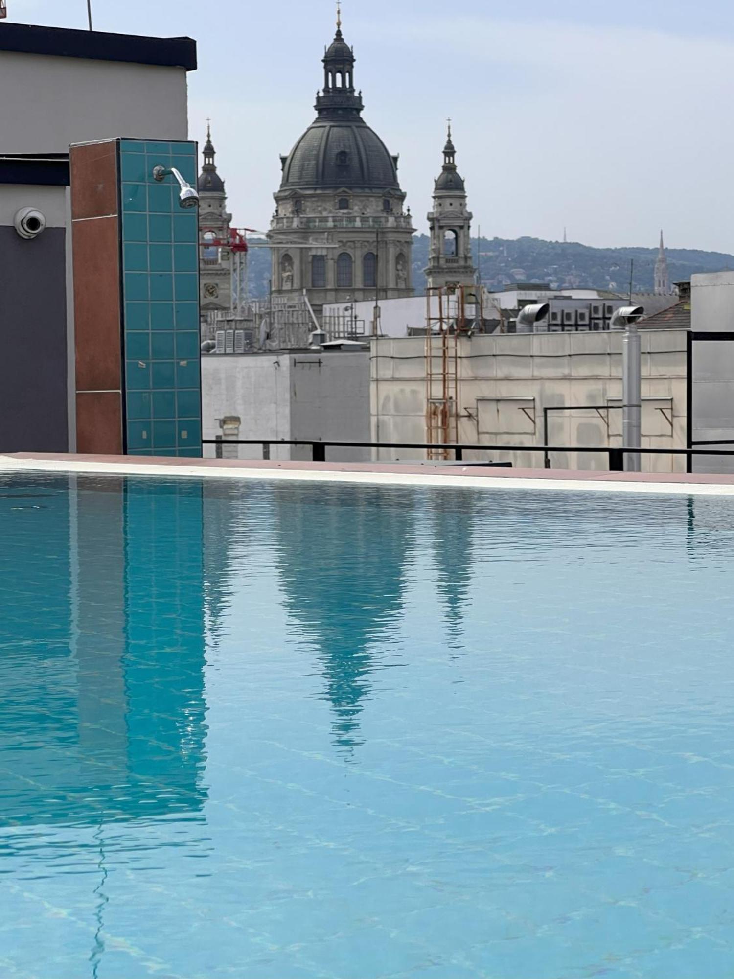 Luxe Central Studio With Pool, Parking & Ac Budapest Kültér fotó